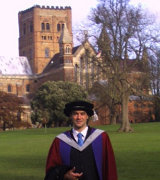 newspics/portraitRobe.jpg